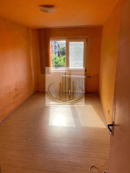 Apartament cu 3 camere semidecomandat în Șagului