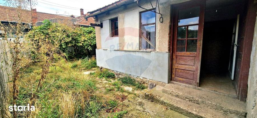 Casă cu 3 camere cu Teren 750 Mp în Central
