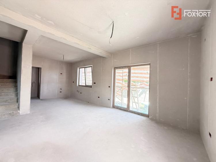 Duplex cu 4 camere cu Canalizare în Săcălaz