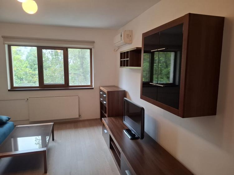 Apartament cu 4 camere decomandat în Gorjului