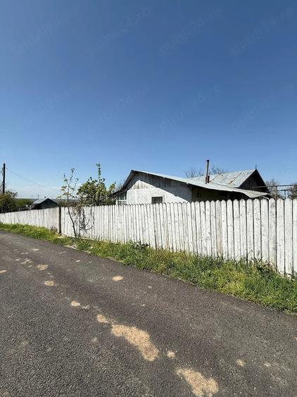 Casă cu Teren 1510 Mp în Băleni