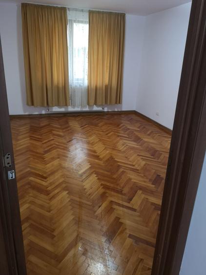Apartament cu 2 camere decomandat în Precista