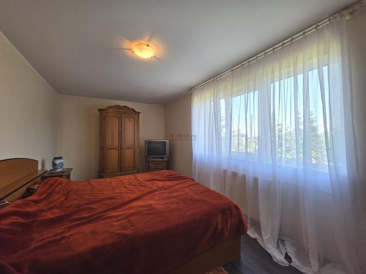 Casă individuală cu 10 camere cu Piscina în Domnești