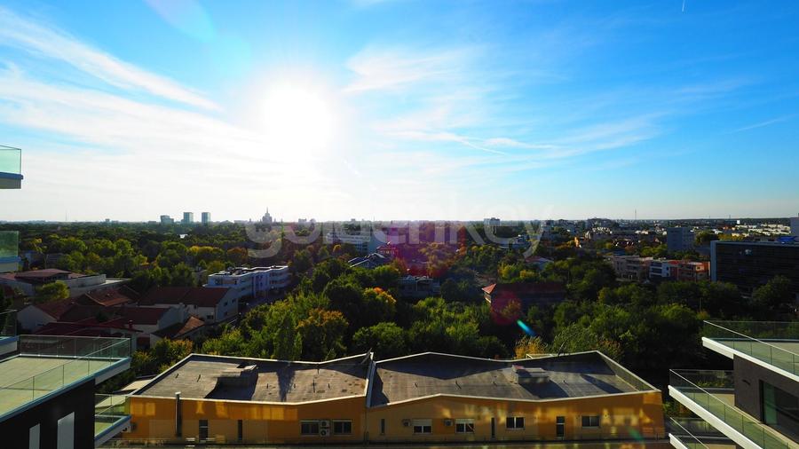 Apartament cu 5 camere decomandat în Herăstrău