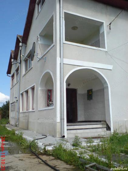 Casă cu 8 camere cu Teren 6000 Mp în Central