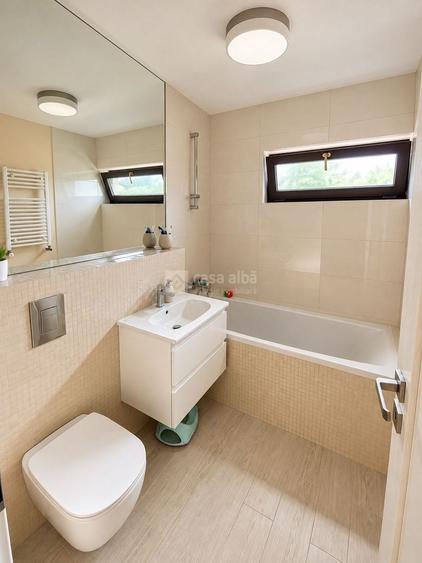 Duplex cu 4 camere cu Canalizare în Bucium