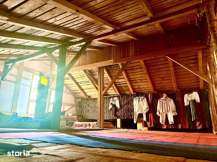 Casă cu 6 camere cu Teren 417 Mp în Clăbucet