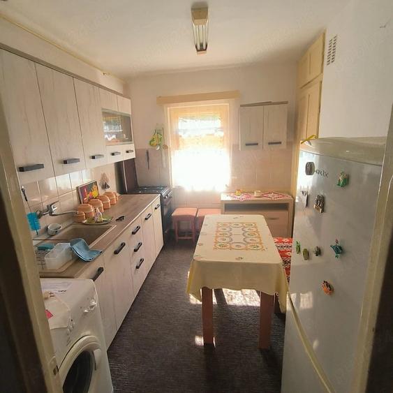 Apartament cu 3 camere semidecomandat în Micro 16