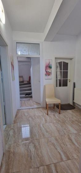 Casă individuală cu 5 camere cu Canalizare în Central
