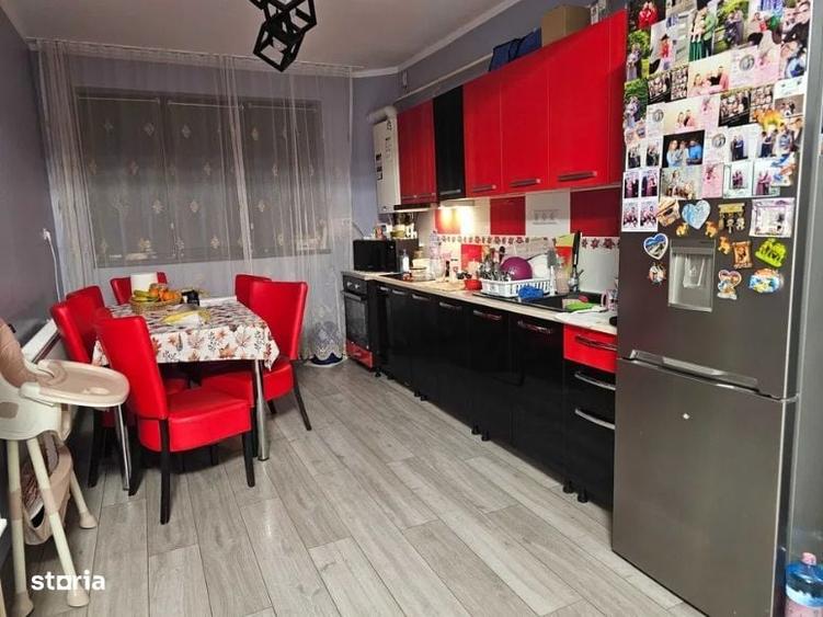 Apartament cu 3 camere semidecomandat în Central