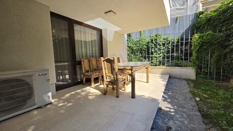 Apartament cu 3 camere semidecomandat în Grădina Icoanei