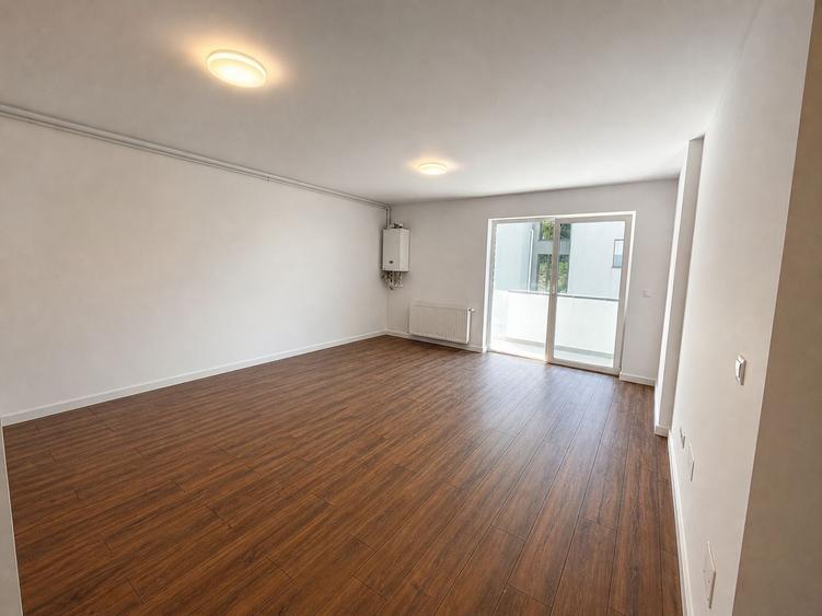 Apartament cu 3 camere semidecomandat în Florești