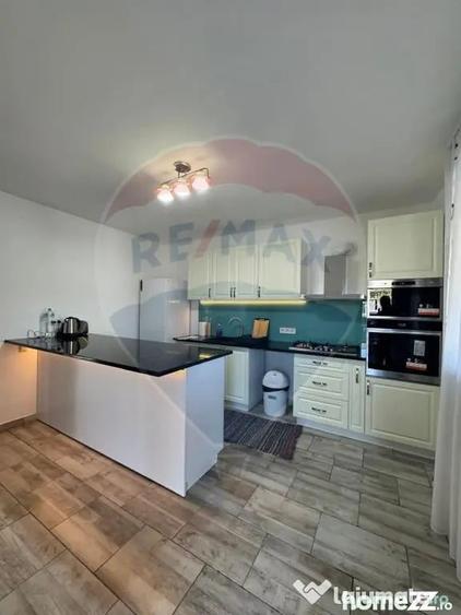 Casă cu 5 camere cu Teren 481 Mp în Domnești