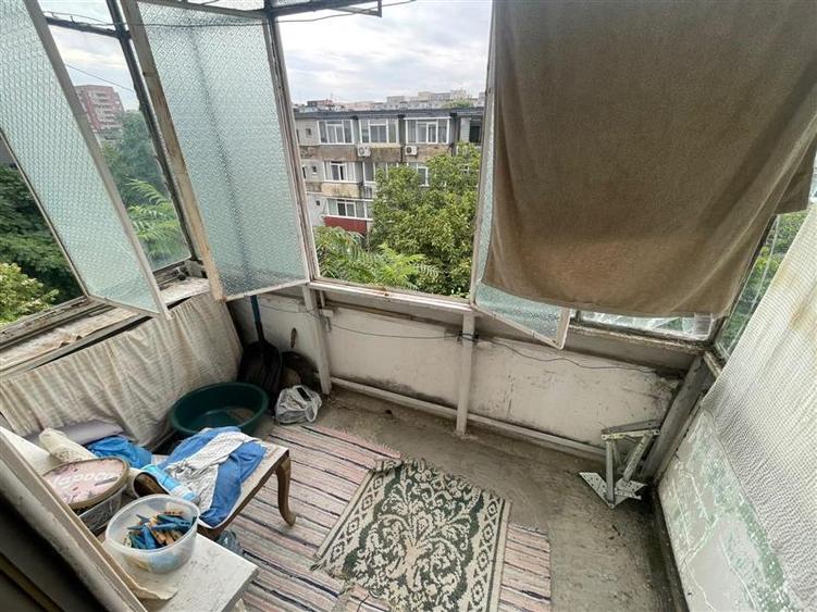 Apartament cu 2 camere decomandat în Văcăresti