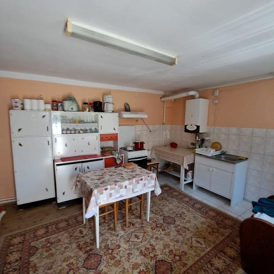 Casă cu 2 camere semidecomandat în Central