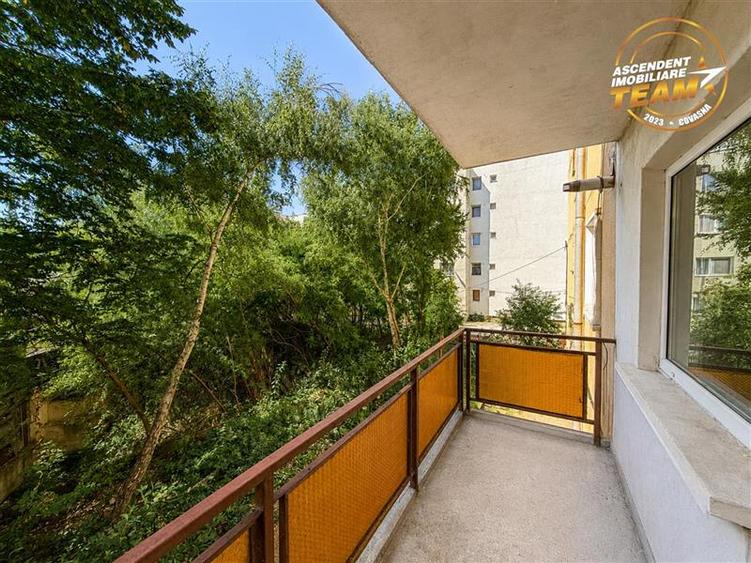 Apartament cu 3 camere decomandat în Lenin