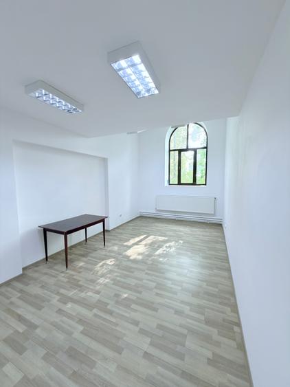 Birou, de 200 mp, în Central