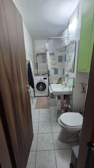 Apartament cu 2 camere decomandat în Lacul Tei