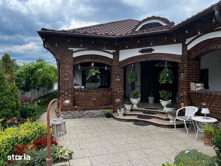 Casă cu 5 camere cu Teren 1900 Mp în Mogoșești