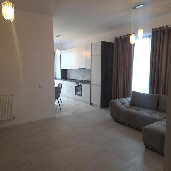 Apartament cu 3 camere decomandat în Periferie