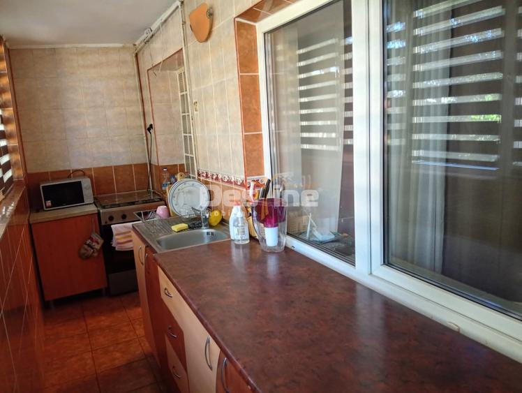 Apartament cu 2 camere semidecomandat, mobilat în Valea Rosie