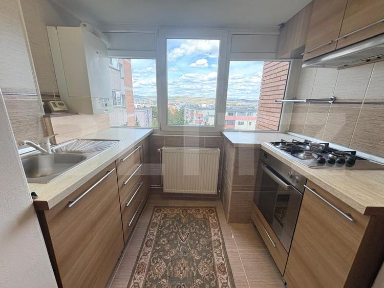 Apartament cu 4 camere decomandat, mobilat în Semicentral