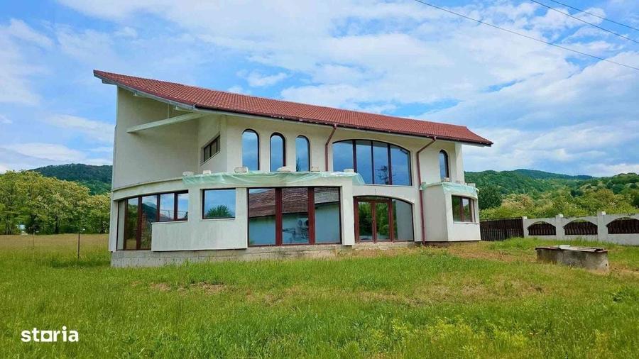 Casă cu 4 camere în Bunești