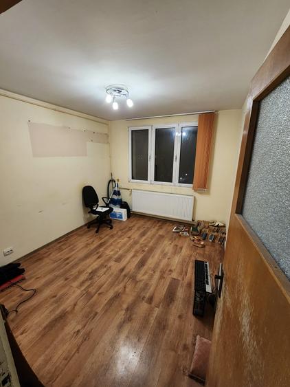 Apartament cu 4 camere decomandat în Berceni