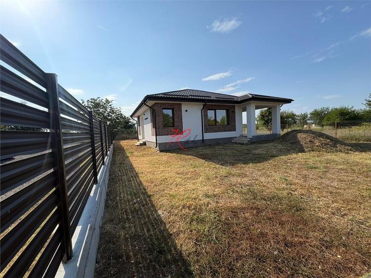 Casă cu 4 camere cu Teren 500 Mp în Corbeanca