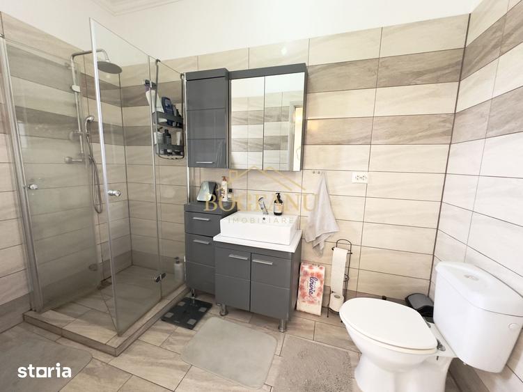 Casă cu 5 camere cu Teren 440 Mp în Plopi