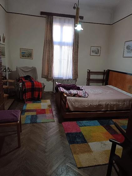 Casă cu 5 camere cu Teren 553 Mp în Bălcescu