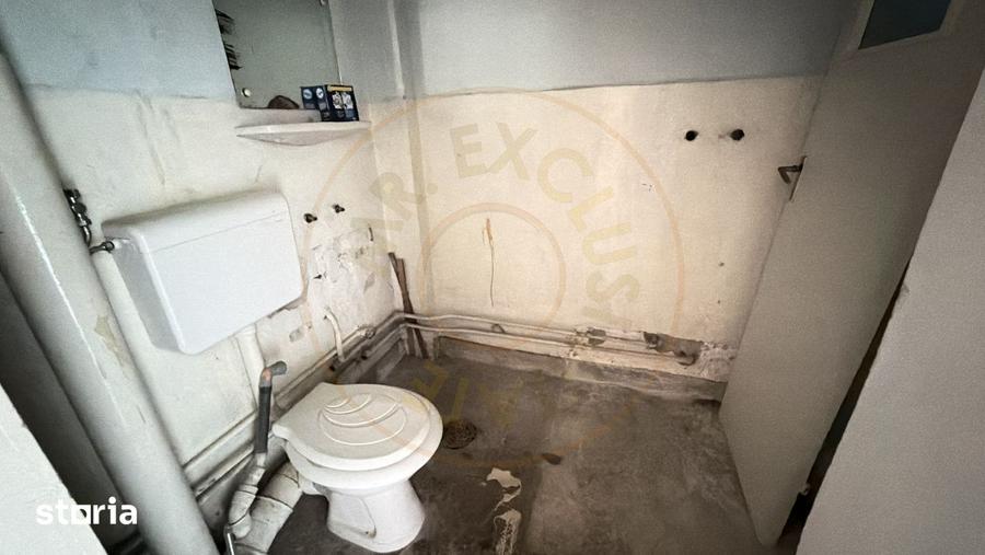 Apartament cu 4 camere semidecomandat în Central