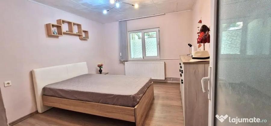 Casă cu 3 camere cu Teren 2100 Mp în Tuzla