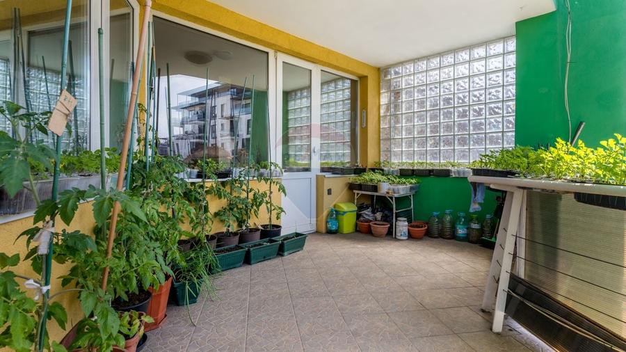 Casă cu 5 camere cu Teren 50 Mp în Semicentral