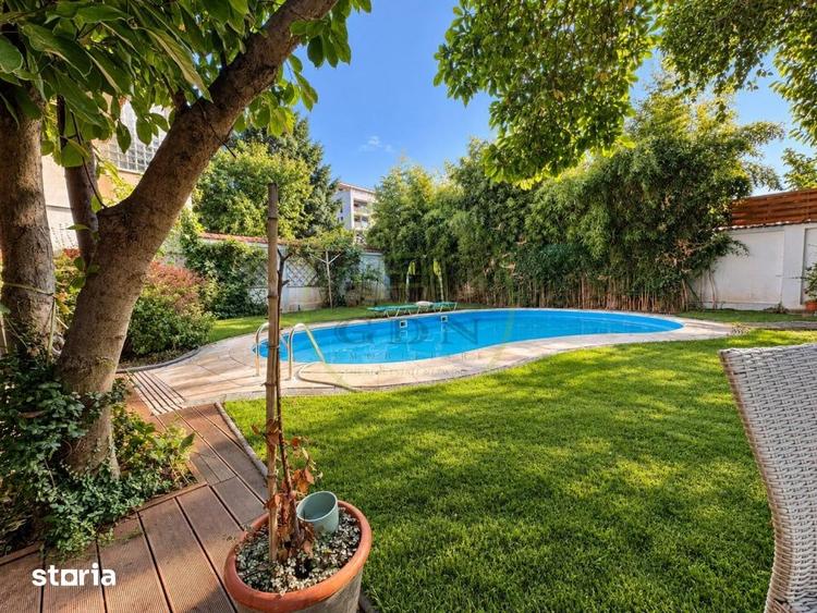 Casă decomandat cu Piscina în Aviației