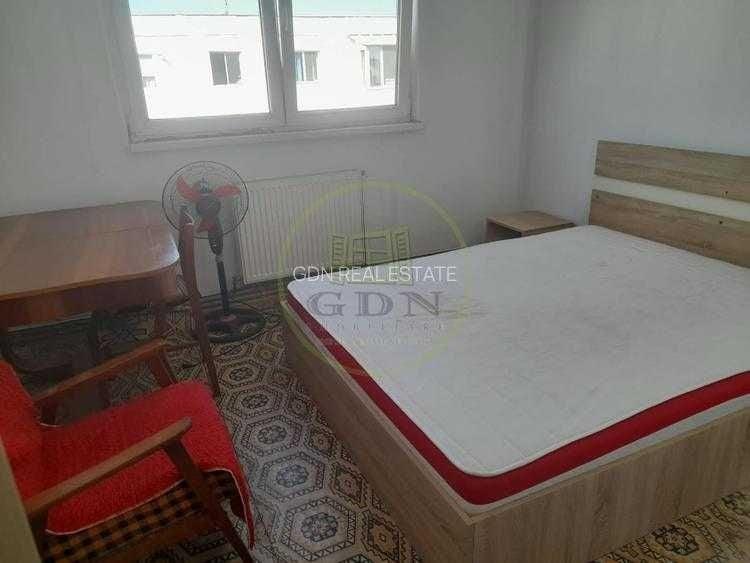 Apartament cu 3 camere decomandat în Exterior Vest