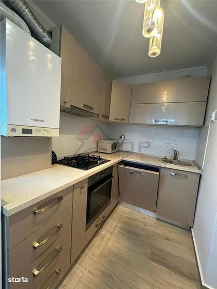 Apartament cu 3 camere decomandat în Central