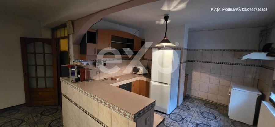 Apartament cu 4 camere decomandat, mobilat în Micro 3