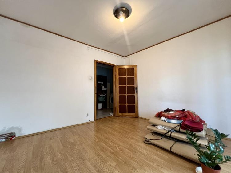 Apartament cu 3 camere decomandat, mobilat în Bucovina