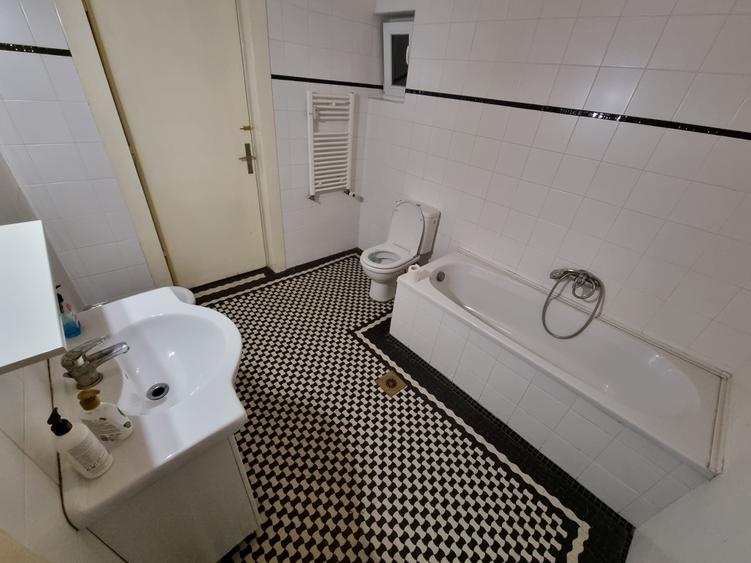 Birou, de 111 mp, în Romană