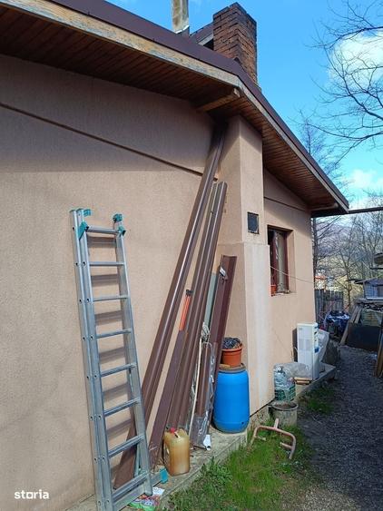 Casă cu 4 camere cu Teren 2500 Mp în Central