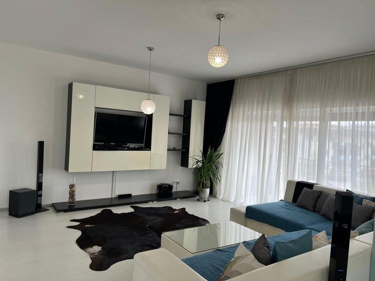 Apartament cu 4 camere decomandat în Central