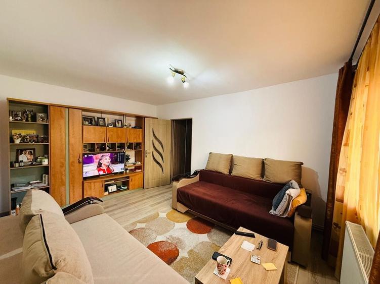 Apartament cu 2 camere semidecomandat, mobilat în Soarelui