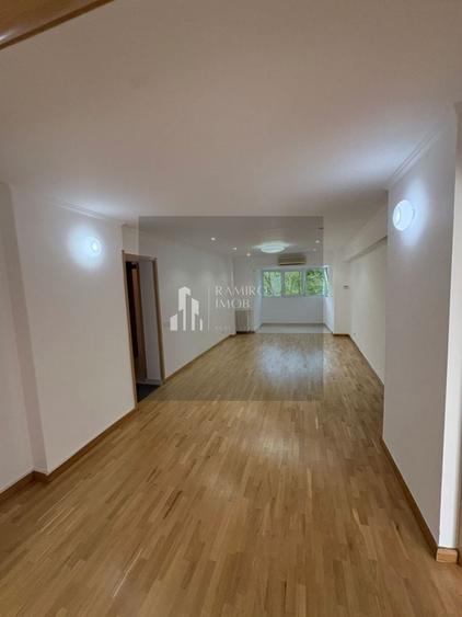 Apartament cu 4 camere semidecomandat în Unirii