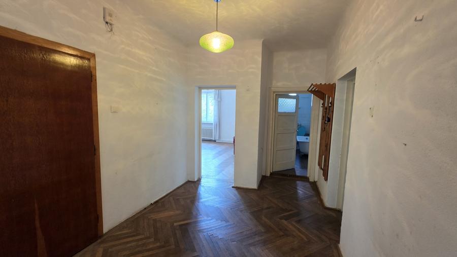 Apartament cu 4 camere decomandat în Sub Arini