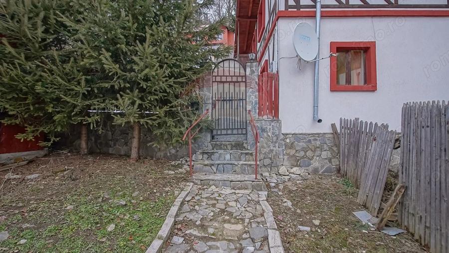 Casă cu 6 camere cu Teren 337 Mp în Central
