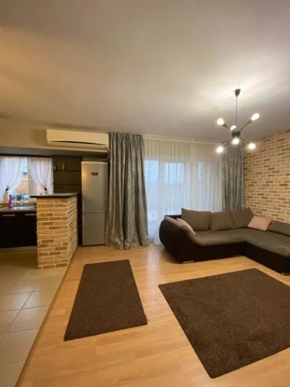 Penthouse cu 3 camere semidecomandat în Tătărași