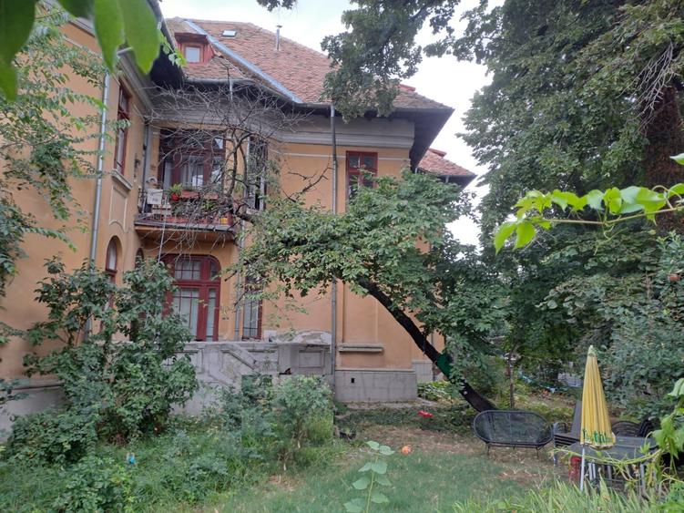 Apartament cu 9 camere circular în Cotroceni