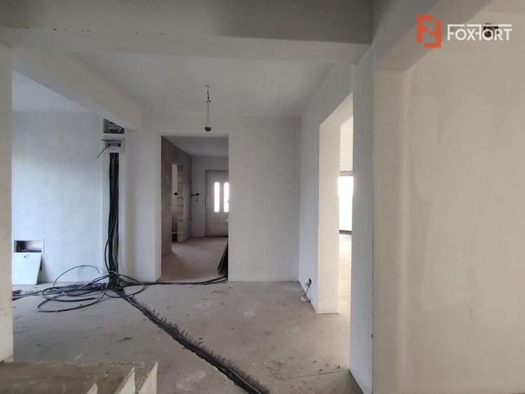 Casă individuală cu 5 camere cu Teren 747 Mp în Sânandrei