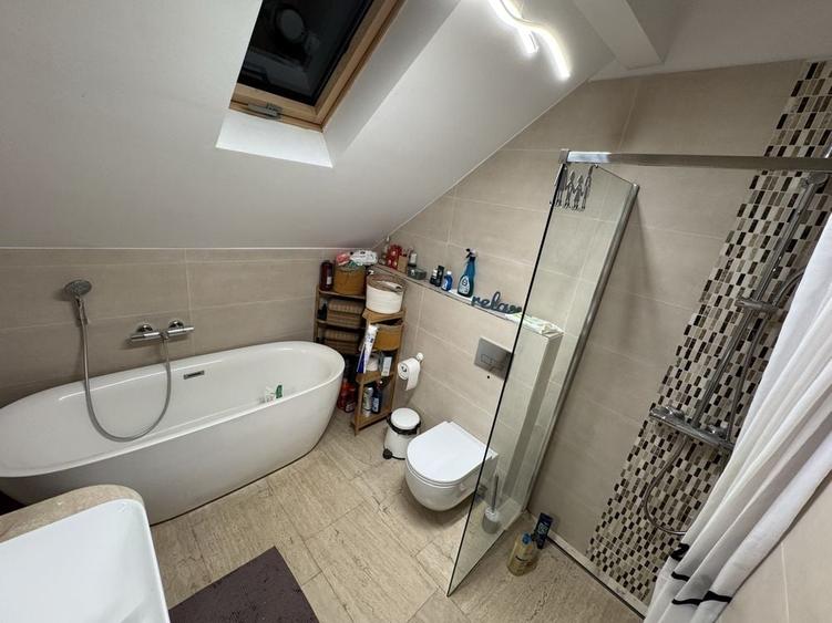 Apartament cu 3 camere semidecomandat în Doamna Ghica